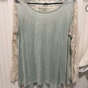 Umgee Mint Green Lace Sleeve Blouse